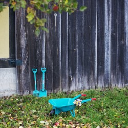 Theo Klein 2752 Bosch Gartenset mit Schubkarre | Mit Schaufel, Rechen und Arbeitshandschuhen | Spielzeug für Kinder ab 3 Jahren BOSCH 45711 3