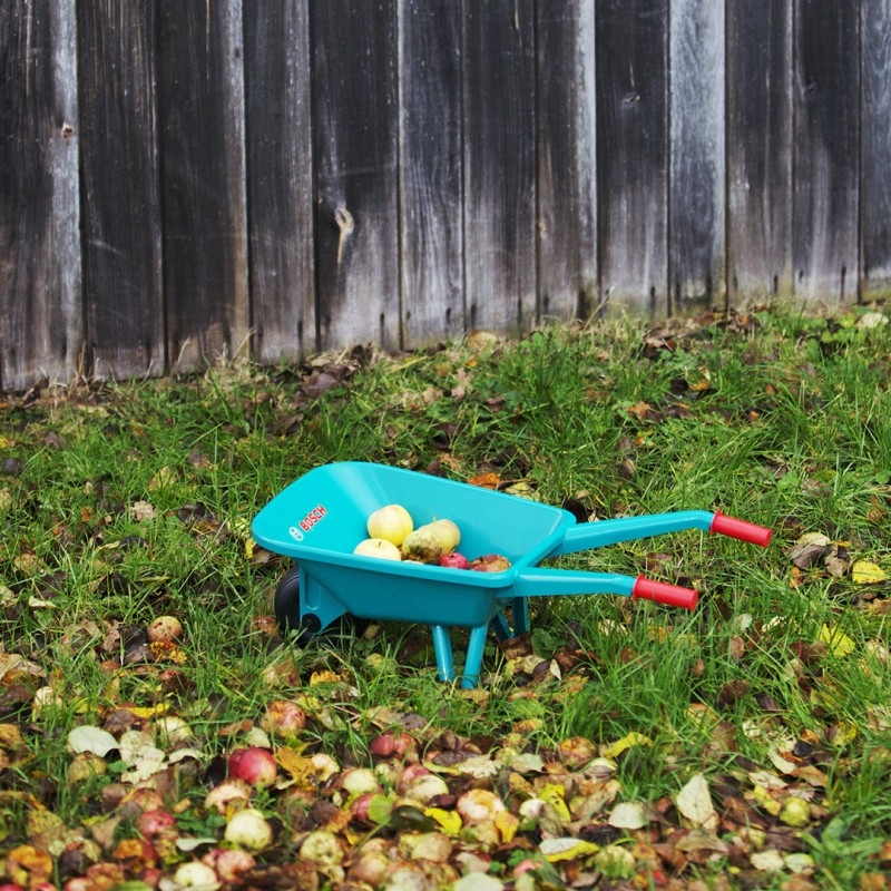 Theo Klein 2752 Bosch Gartenset mit Schubkarre | Mit Schaufel, Rechen und Arbeitshandschuhen | Spielzeug für Kinder ab 3 Jahren BOSCH