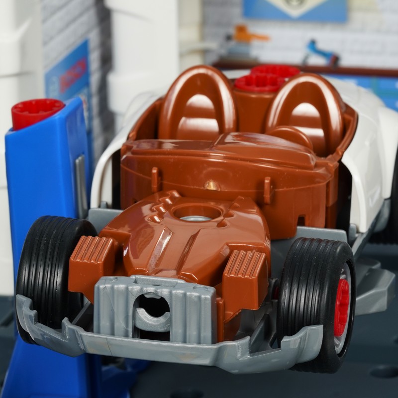 Theo Klein 8647 Bosch Car Service Station | Mit Waschanlage und höhenverstellbarer Hebebühne | Inklusive demontierbarem Auto | Maße: 41 cm 39 cm 29 cm | Spielzeug für Kinder ab 3 Jahren BOSCH