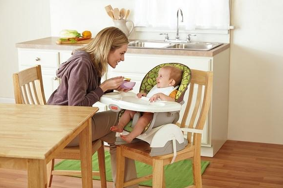 Столче за хранене - задължително оборудване за всеки дом, хотел или ясла