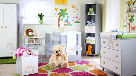 Какво е необходимо за оборудване на бебешката стая?